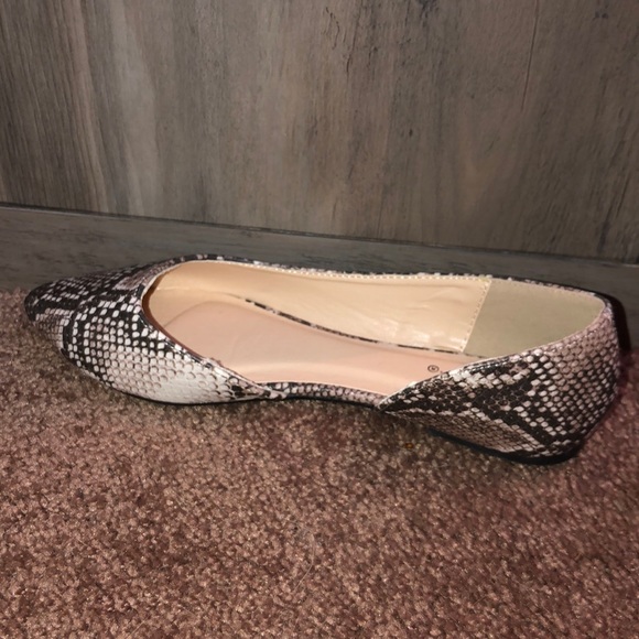 flats - Picture 2 of 3